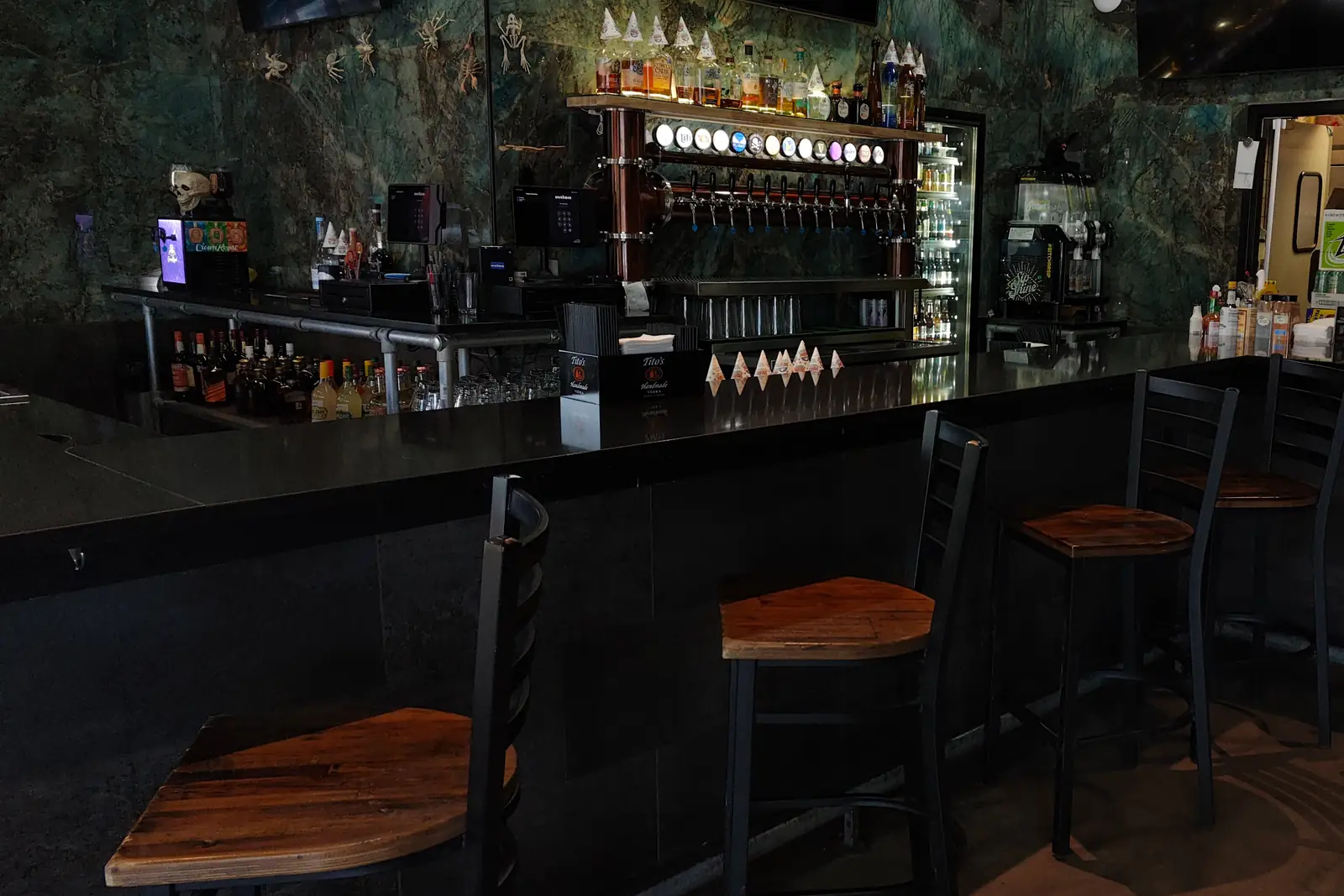 The bar and tap wall at Lefty's Draft House